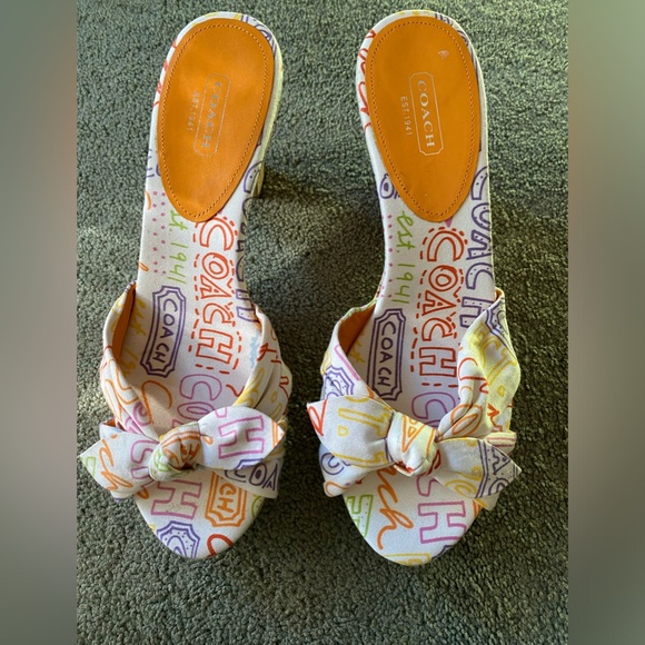 Beautiful COACH heels EUC - Picture 1 of 6